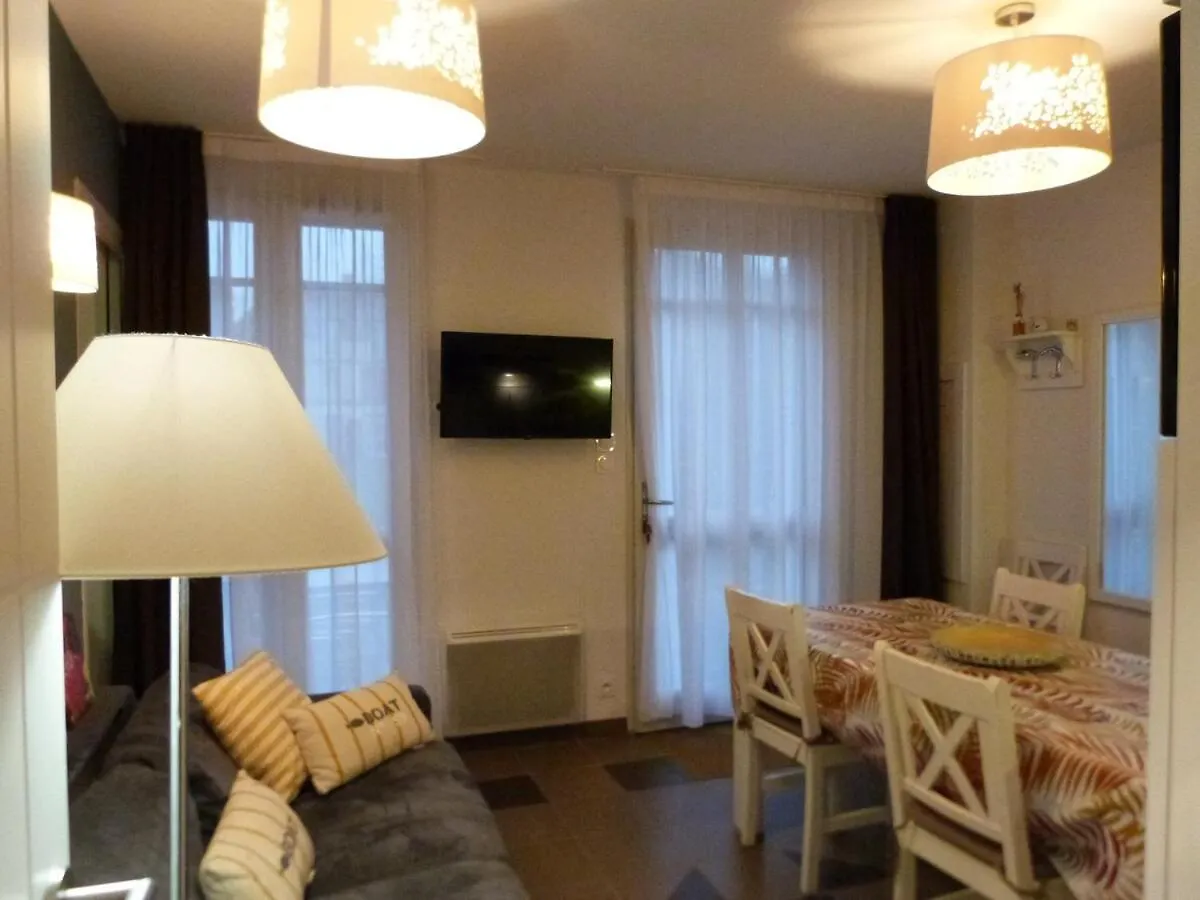 Appartement Familial Dans Un Chateau Avec Piscine Chauffee, Proche Plages Et Sites Du Golfe Du Morbihan Baden
